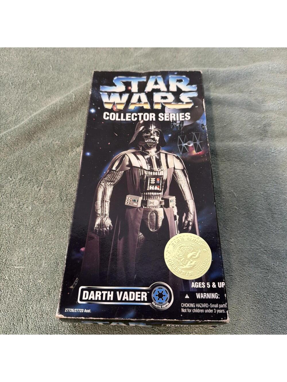 Hasbro Star Wars Collector Series: Darth Vader Action Figure - 1996 E9